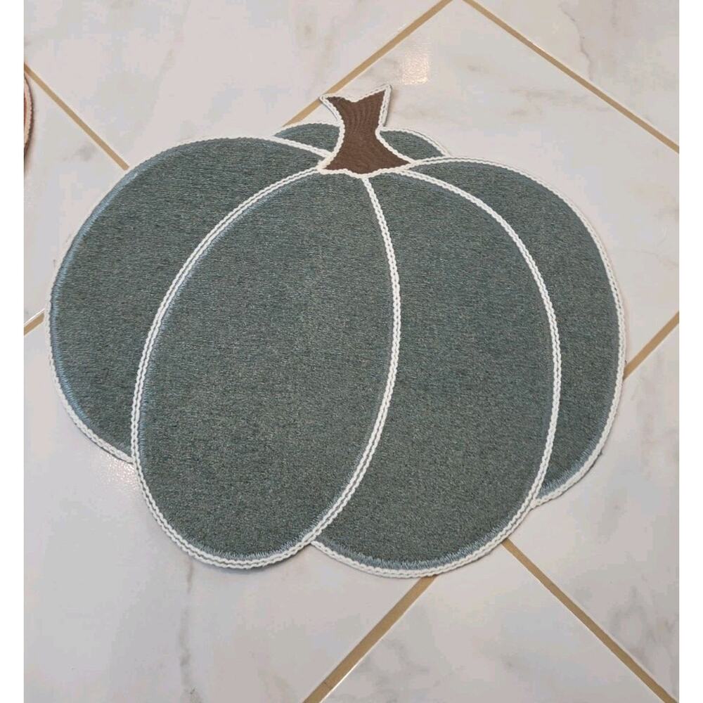 Evermaple Bouclé Pumpkin Shaped Placemats 16x16 Fall Thanksgiving Set(3) - Picture 3 of 4
